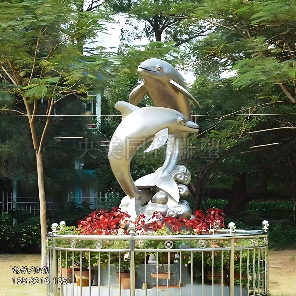 兩只不銹鋼海豚雕塑