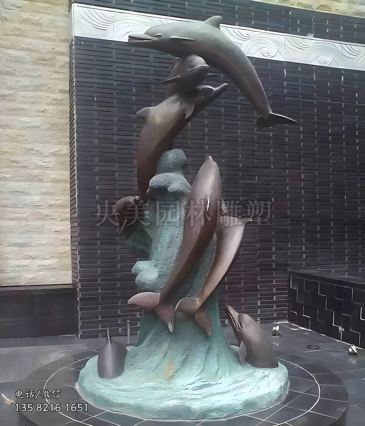 躍水攀爬的不銹鋼海豚雕塑