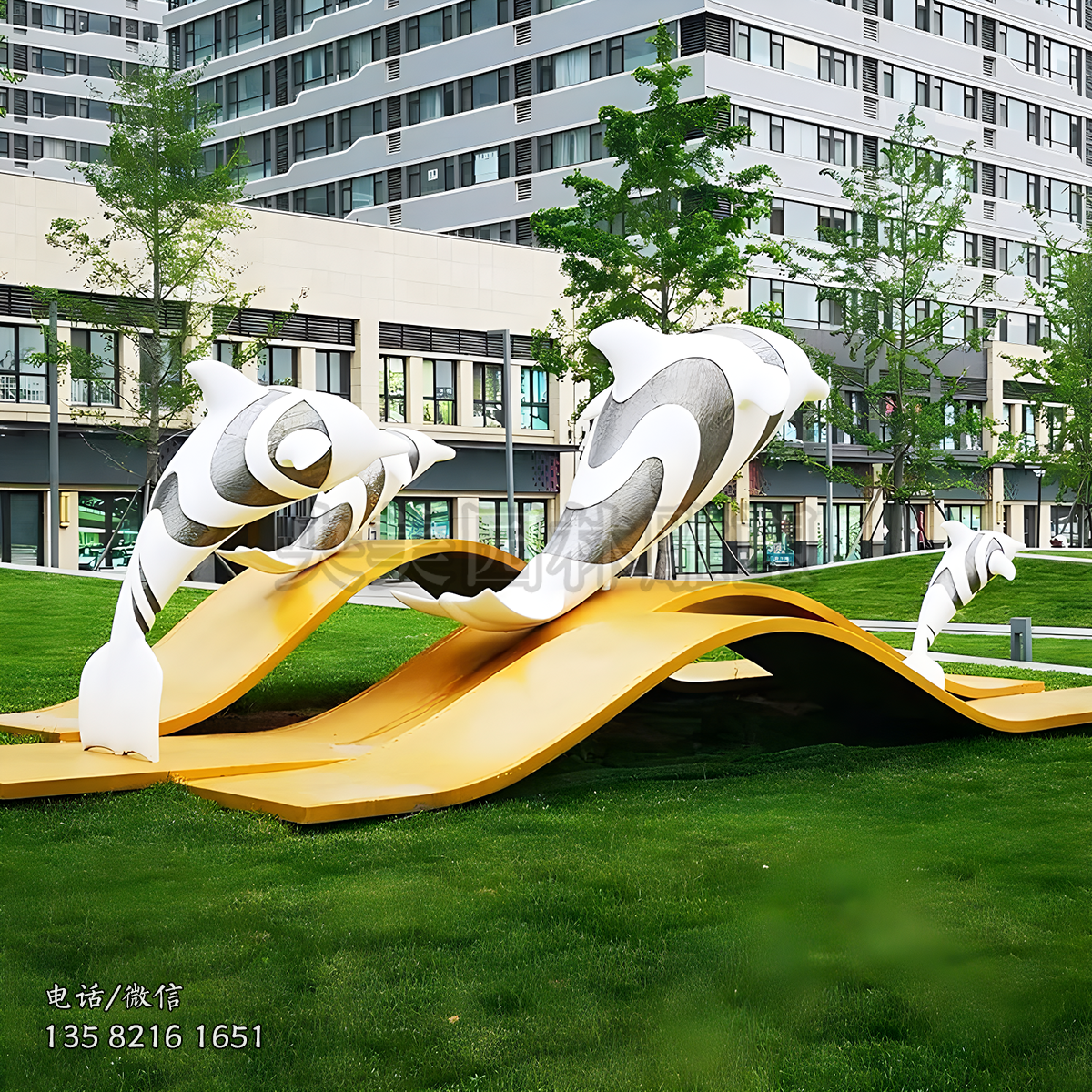 小區(qū)草坪玻璃鋼沖浪海豚景觀雕塑