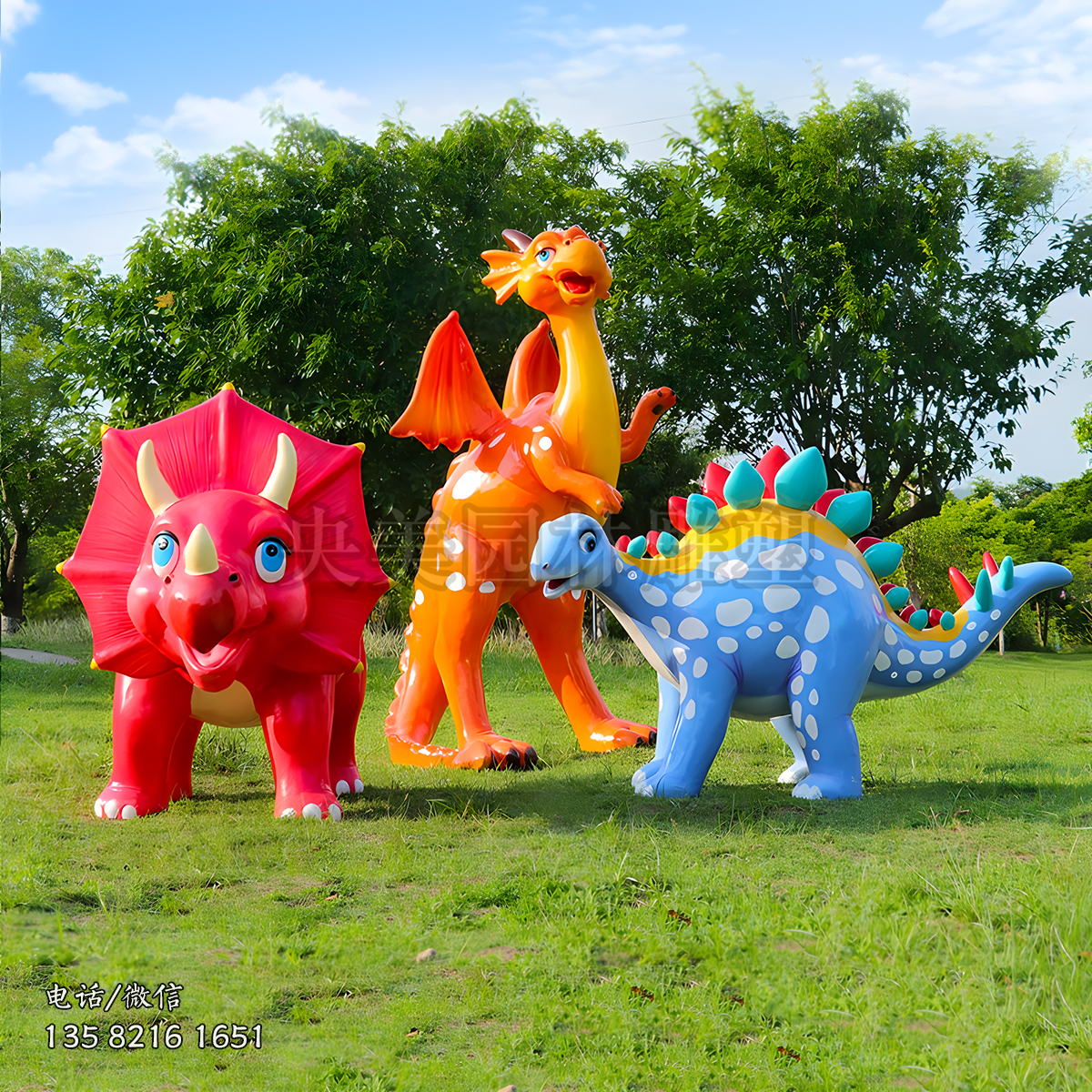 可愛的卡通恐龍造型雕塑