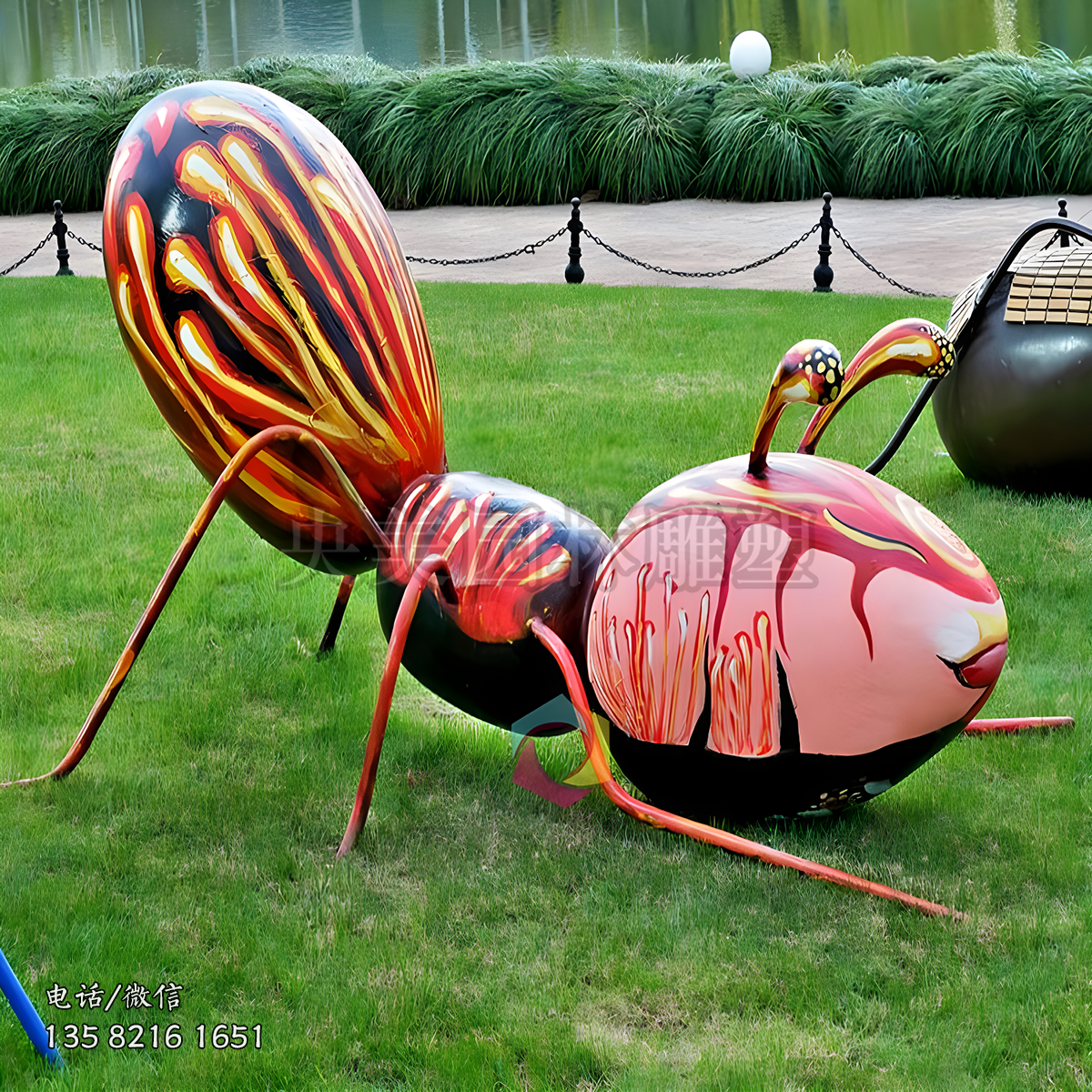 撒嬌賣(mài)萌的玻璃鋼彩繪螞蟻雕塑