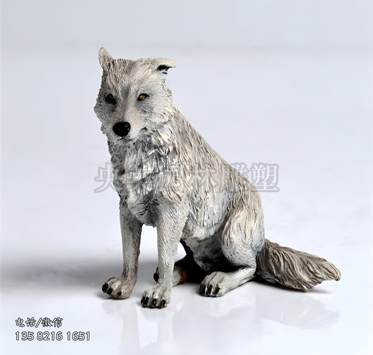 坐姿仿真玻璃鋼狼雕塑