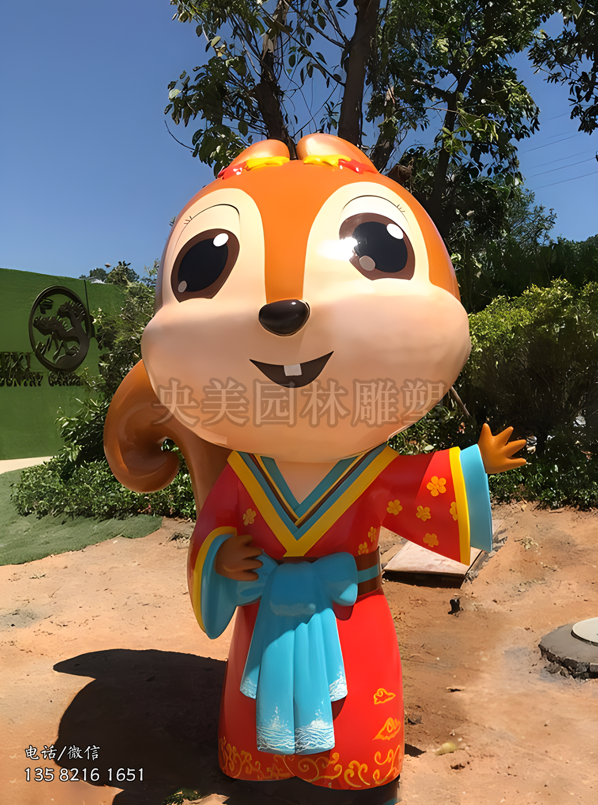 國(guó)風(fēng)服飾松鼠卡通IP雕塑