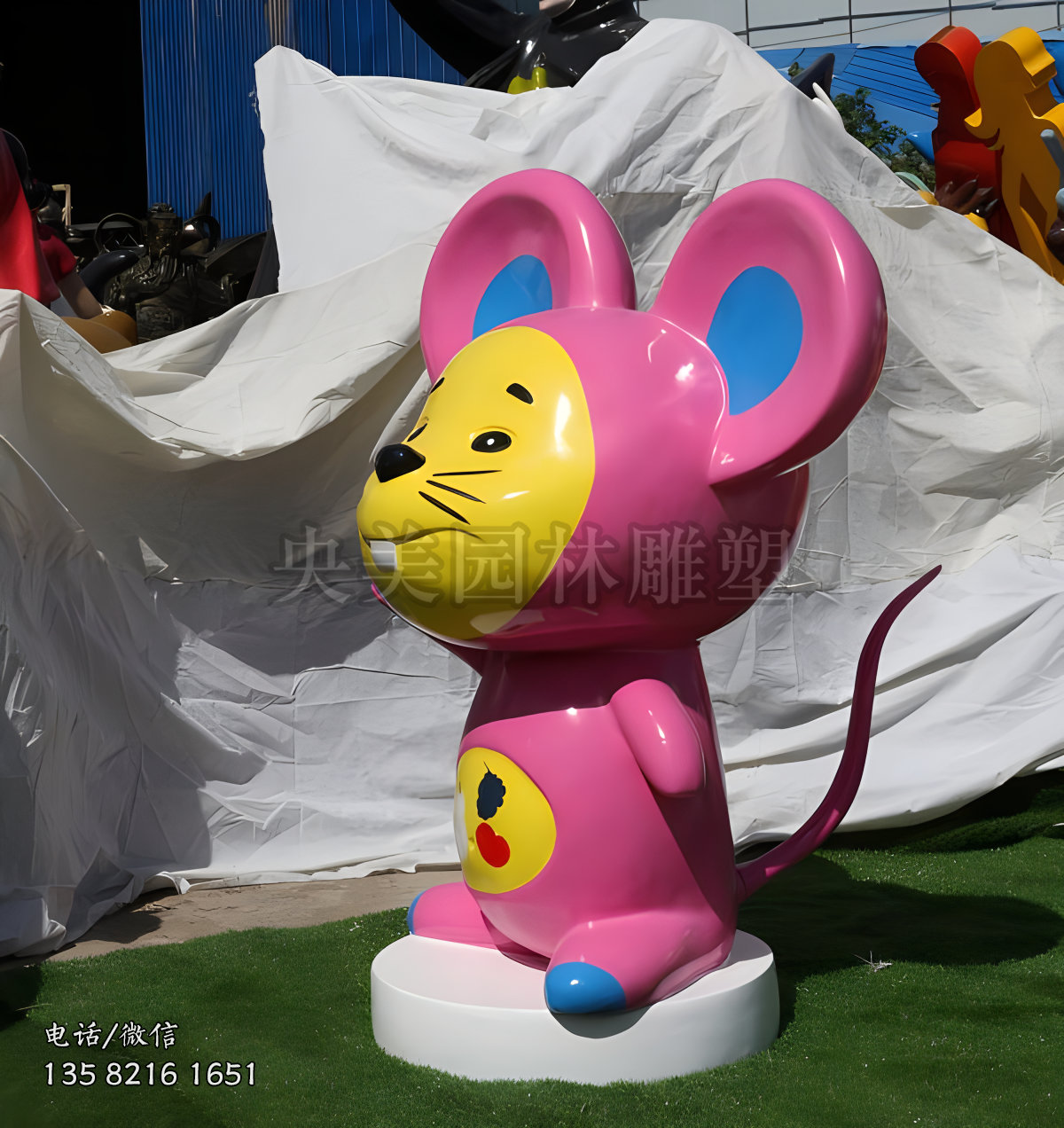 玻璃鋼彩繪卡通老鼠雕塑