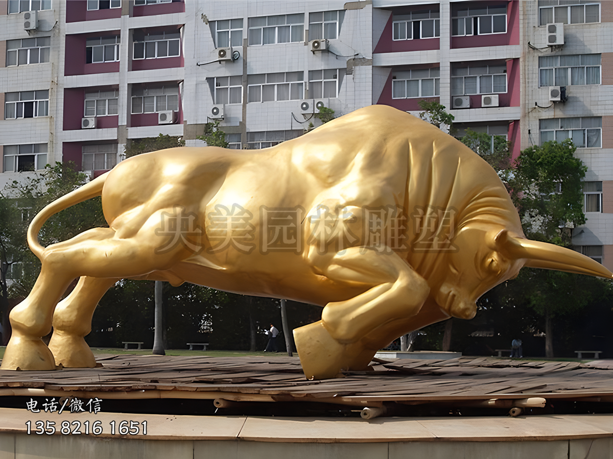金色鑄銅開荒牛雕塑