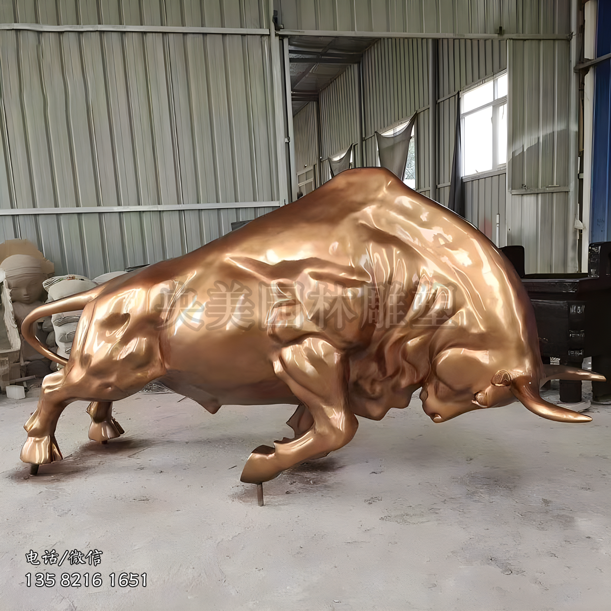 金色開(kāi)荒牛玻璃鋼雕塑