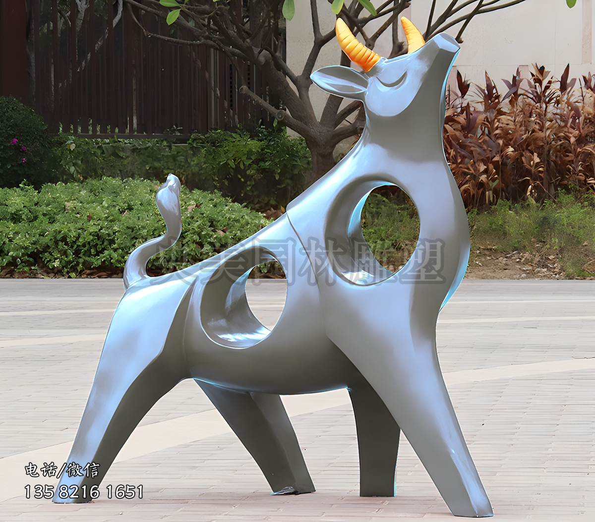 玻璃鋼抽象藝術(shù)牛雕塑