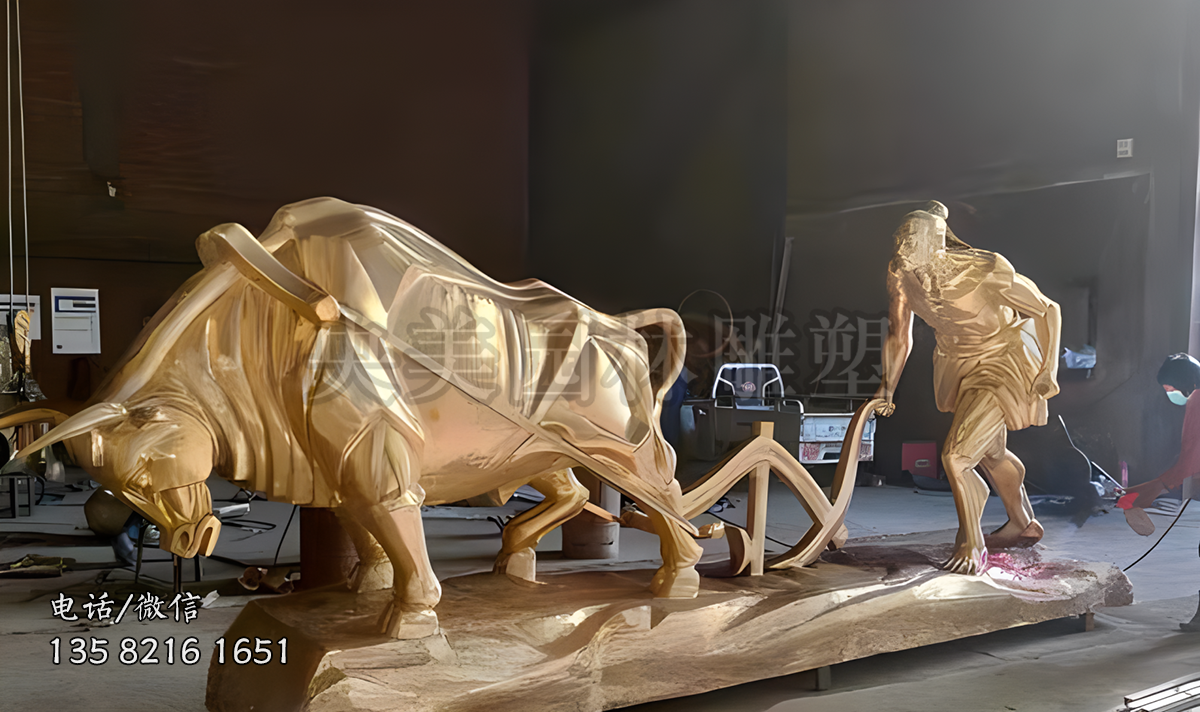 金色耕地牛景觀銅雕