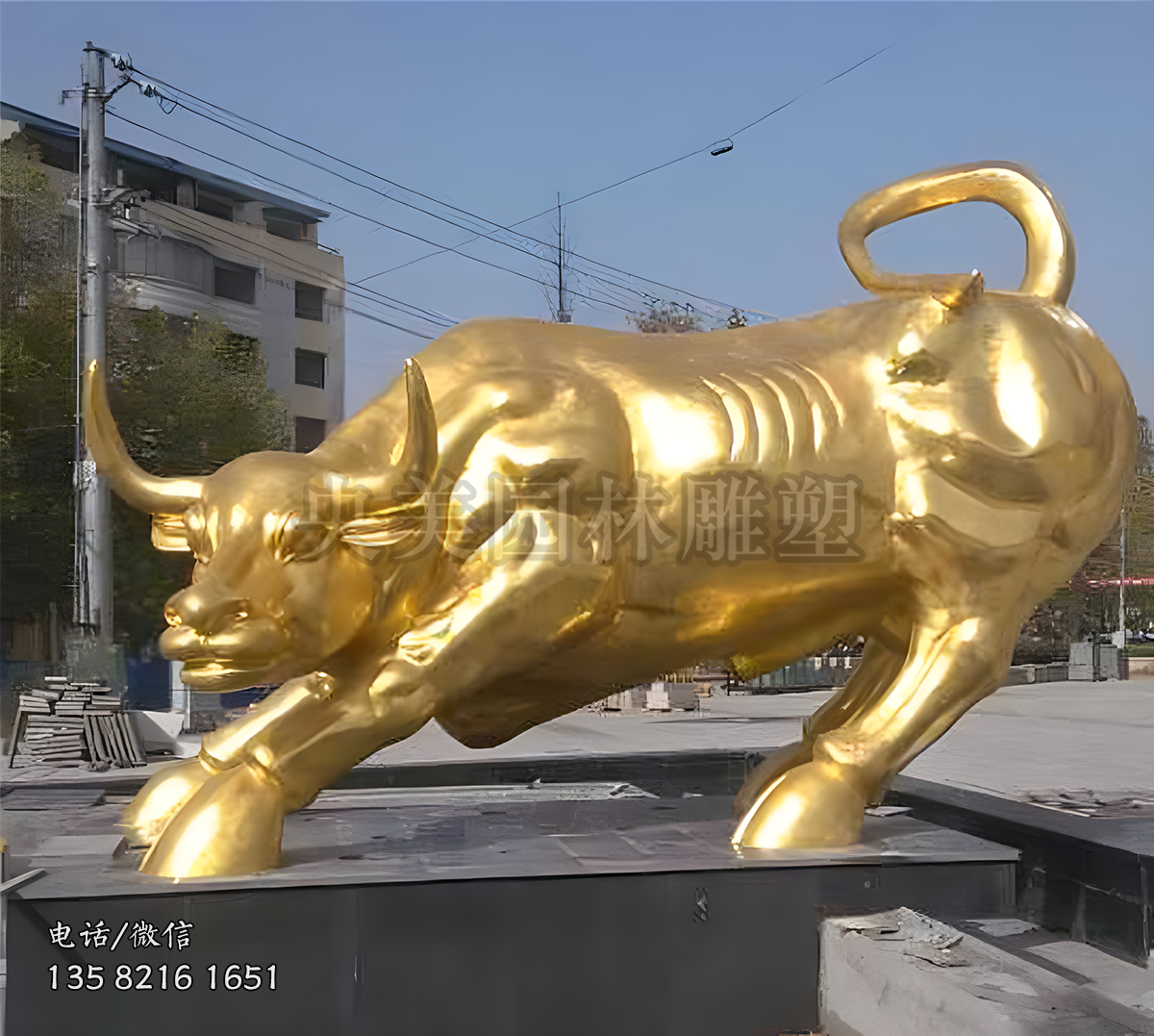金色的華爾街銅牛雕塑