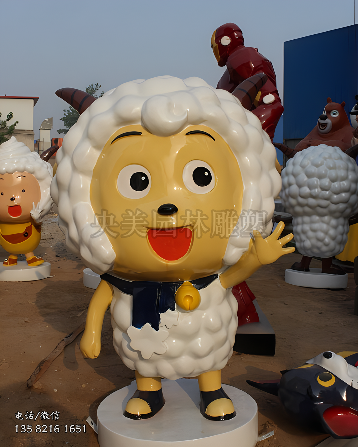 打招呼的懶羊羊雕塑