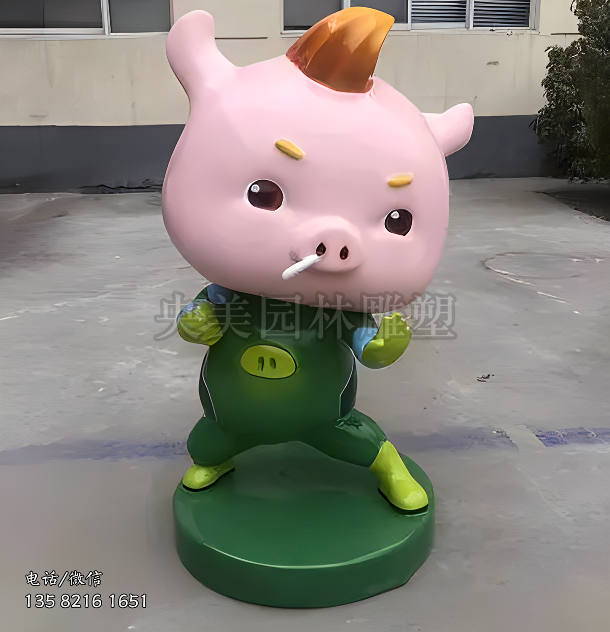 玻璃鋼卡通豬，豬豬俠雕塑
