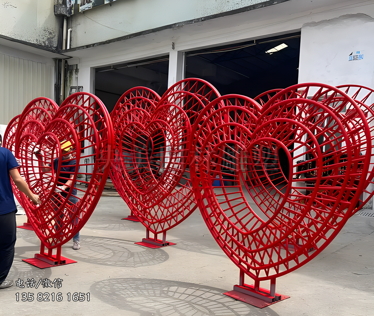 網格編織愛心雕塑