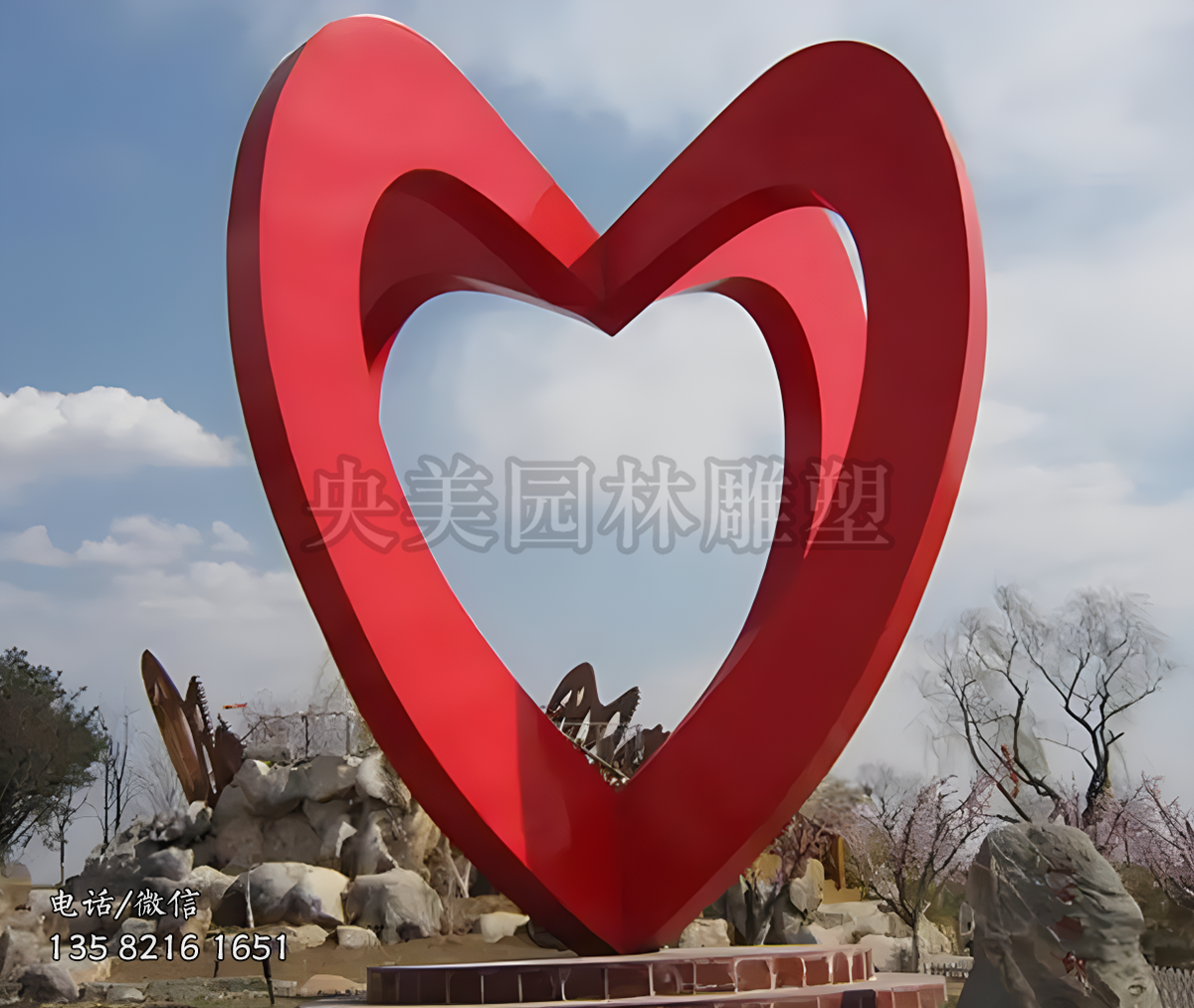 果實(shí)造型的抽象愛(ài)心雕塑
