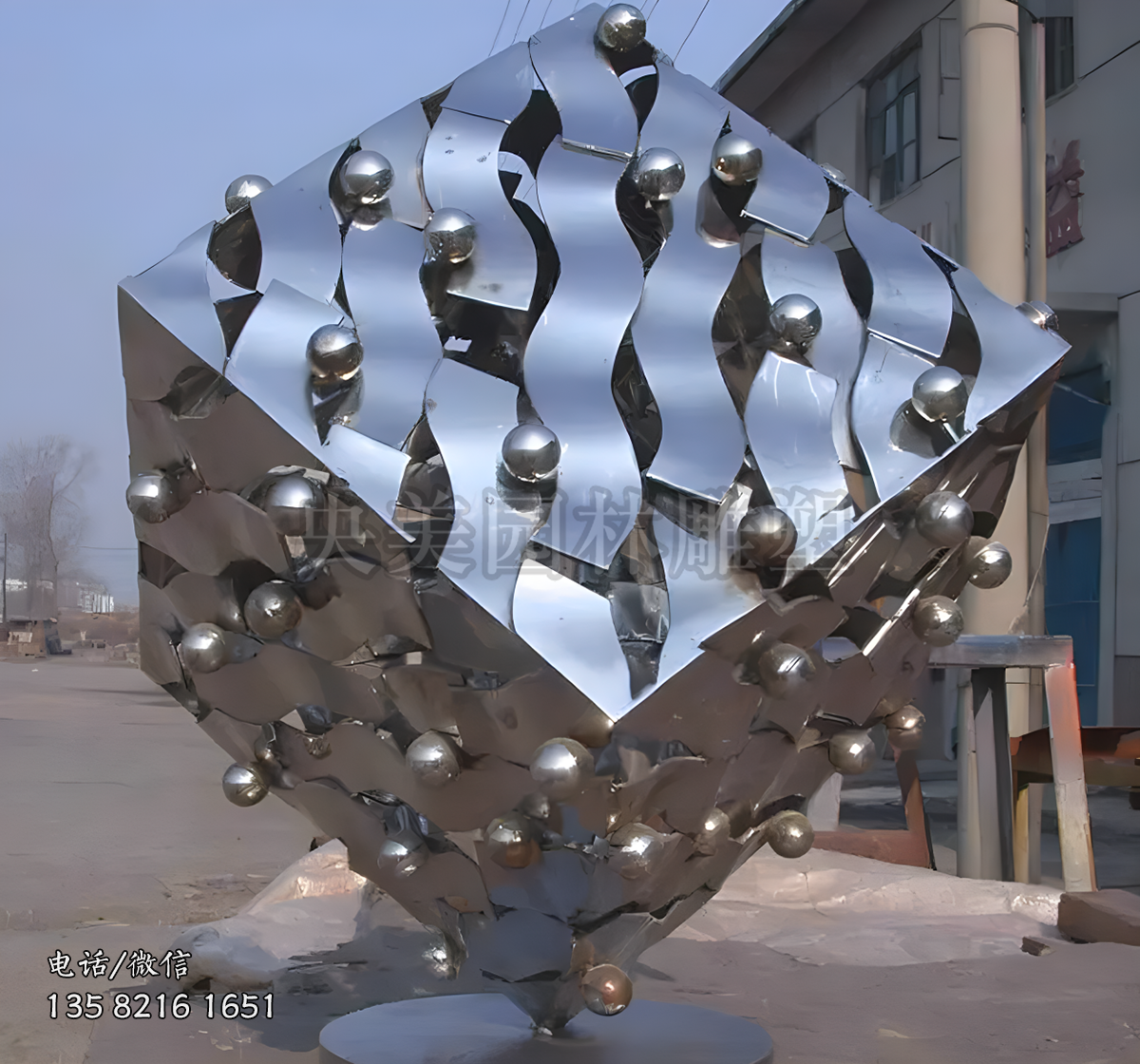 創(chuàng)意鏡面不銹鋼立方體雕塑