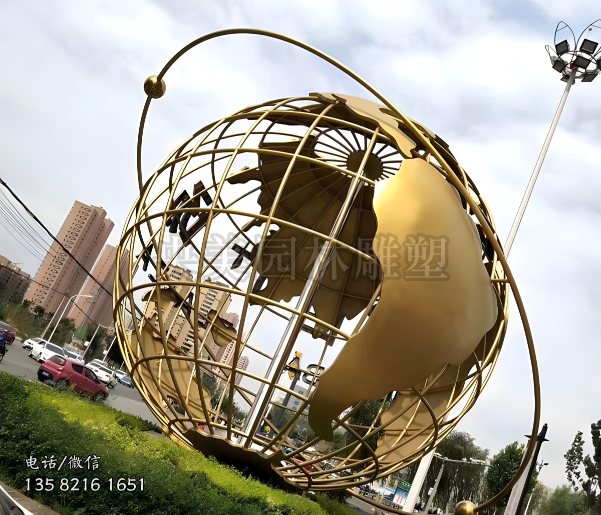 衛(wèi)星環(huán)繞的不銹鋼地球雕塑